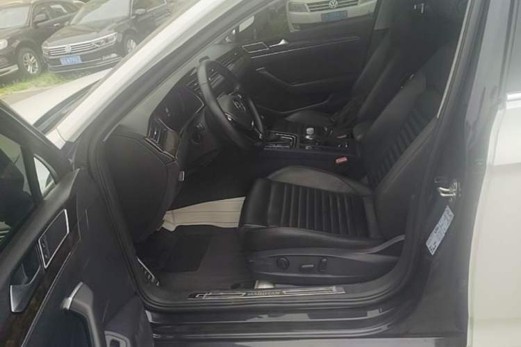 Used Volkswagen Magotan 2019 330TSI DSG Luxury Version China VI Standard Driver Seat