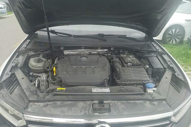 Used Volkswagen Magotan 2019 330TSI DSG Luxury Version China VI Standard Engine Bay