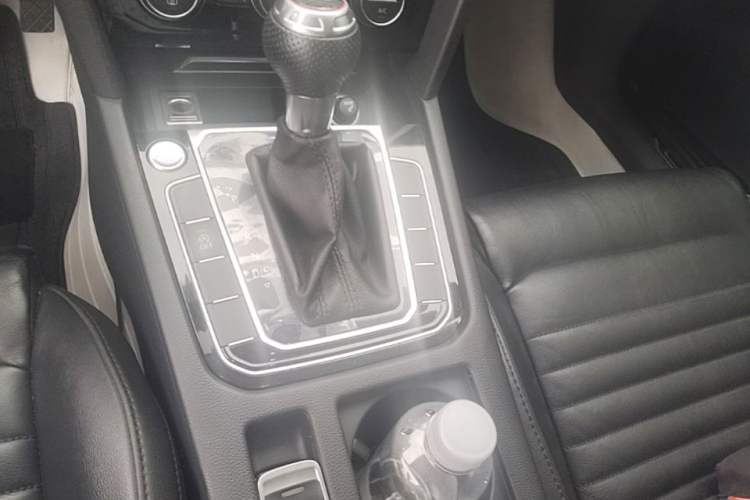 Used Volkswagen Magotan 2019 330TSI DSG Luxury Version China VI Standard Gear Lever