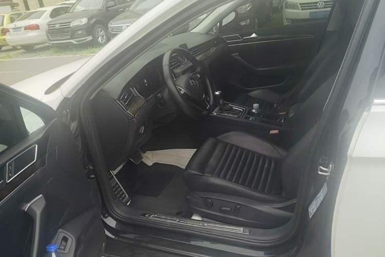 Used Volkswagen Magotan 2019 330TSI DSG Luxury Version China VI Standard Left Front Seat