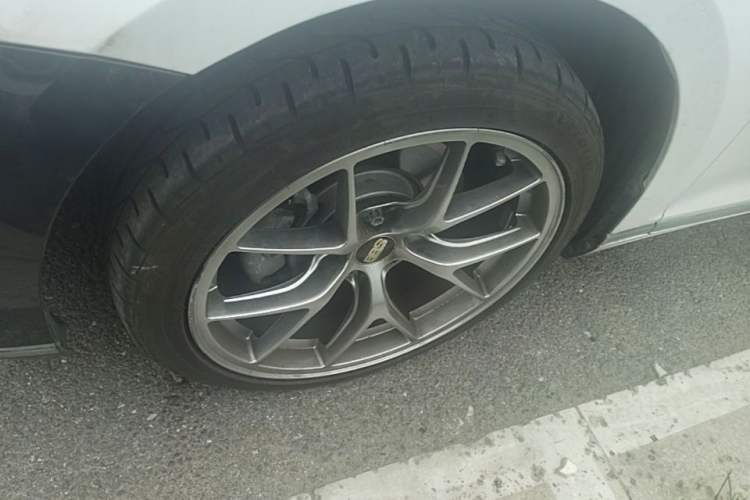 Used Volkswagen Magotan 2019 330TSI DSG Luxury Version China VI Standard Left Front Wheel Hub