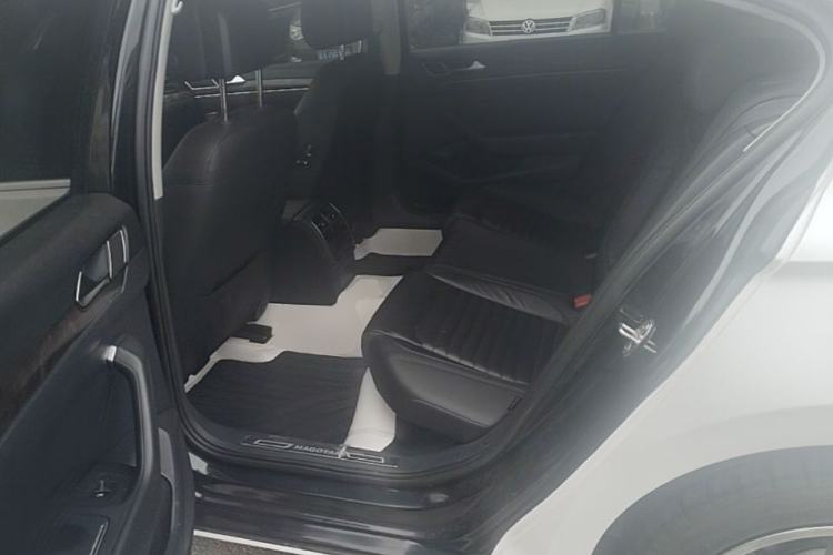 Used Volkswagen Magotan 2019 330TSI DSG Luxury Version China VI Standard Left Rear Seat