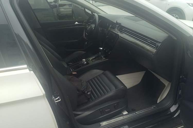Used Volkswagen Magotan 2019 330TSI DSG Luxury Version China VI Standard Right Front Seat