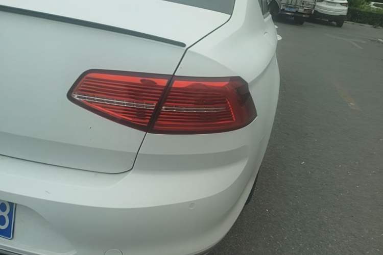 Used Volkswagen Magotan 2019 330TSI DSG Luxury Version China VI Standard Right Rear Taillight