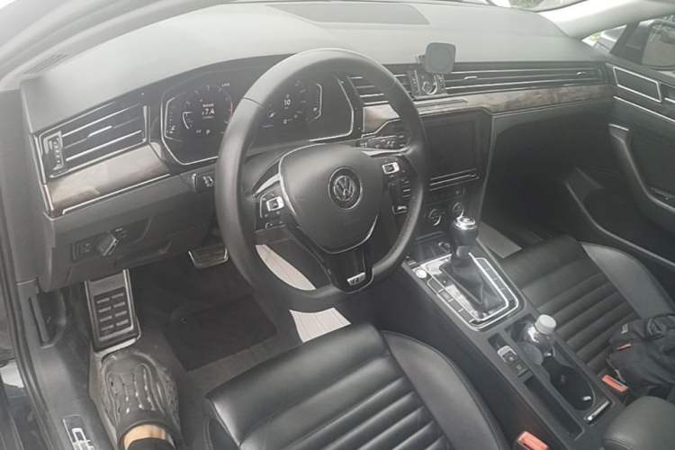 Used Volkswagen Magotan 2019 330TSI DSG Luxury Version China VI Standard Steering Wheel