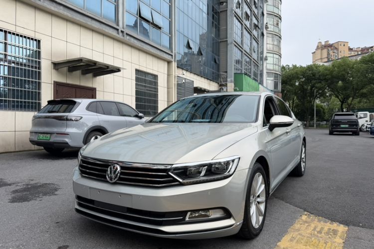 Used Volkswagen Magotan 2019 330TSI DSG Leading Model China VI Standard Guazi used car, China used car export, Used car for sale, Used cars, Cheapest cars for sale