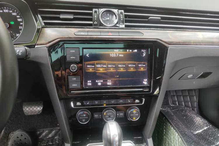 Used Volkswagen Magotan 2019 380TSI DSG Luxury Model China V Standard Audio And AC Panel