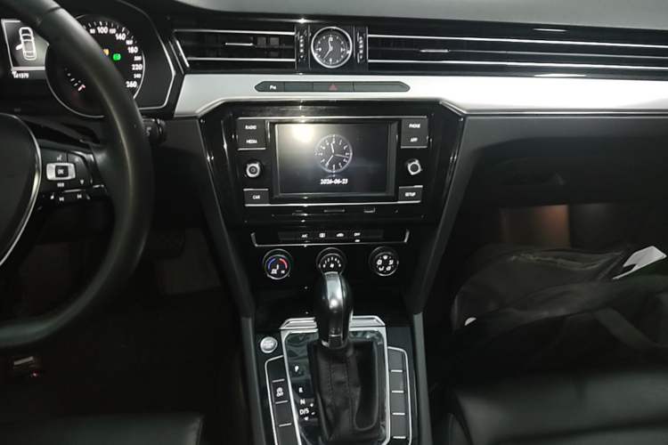Used Volkswagen Magotan 2019 330TSI DSG Leading Edition China V Standard Audio And AC Panel