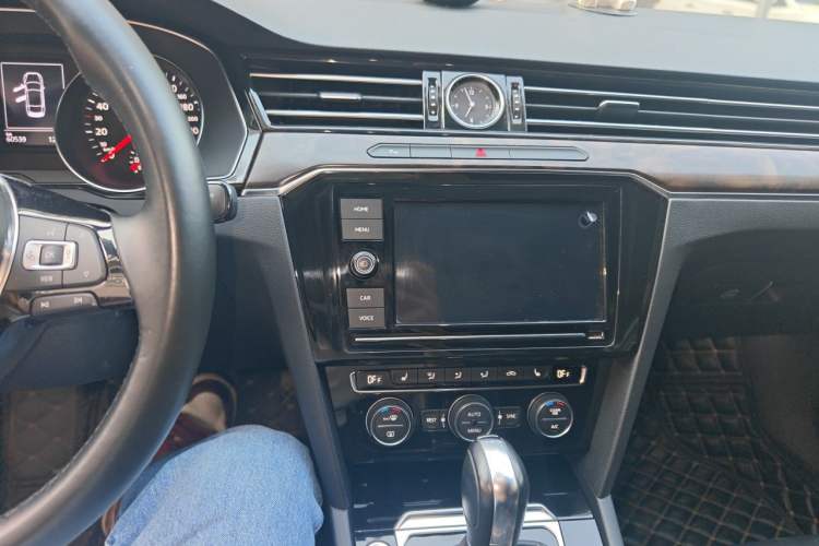 Used Volkswagen Magotan 2019 330TSI DSG Luxury Version China VI Standard Audio And AC Panel