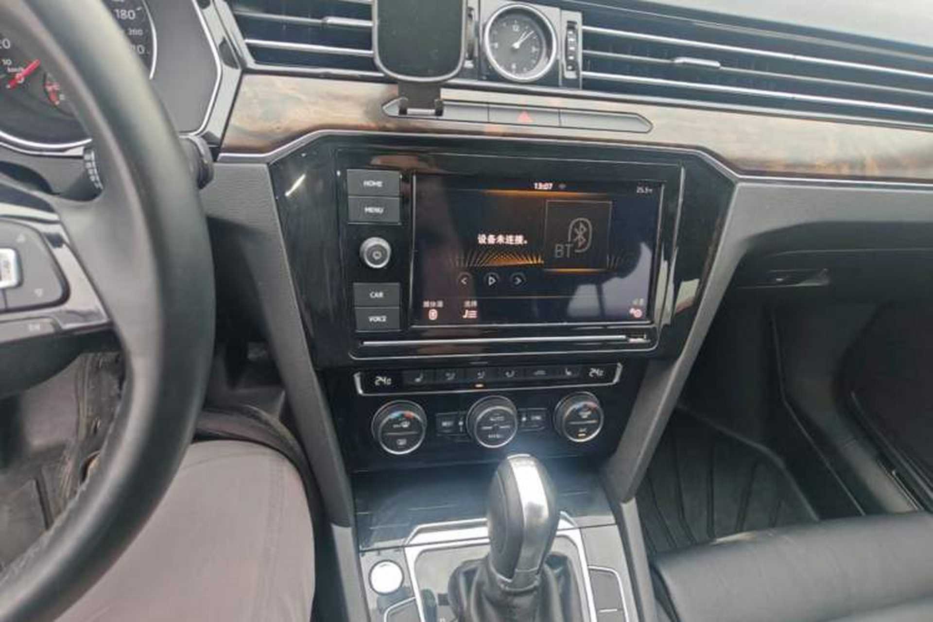 Used Volkswagen Magotan 2019 330TSI DSG Luxury Version China VI Standard Audio And AC Panel