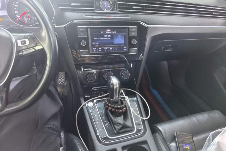 Used Volkswagen Magotan 2019 330TSI DSG Leading Model China VI Standard Audio And AC Panel