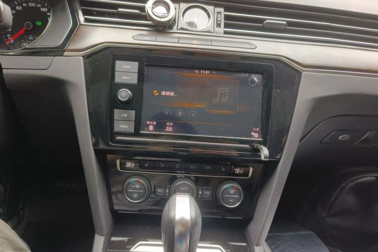 Used Volkswagen Magotan 2019 330TSI DSG Luxury Version China VI Standard Audio And AC Panel