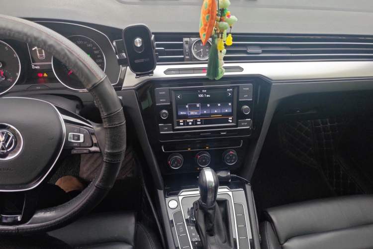 Used Volkswagen Magotan 2019 330TSI DSG Leading Edition China V Standard Audio And AC Panel