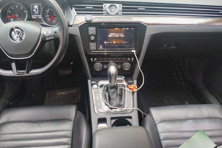Used Volkswagen Magotan 2019 330TSI DSG Luxury Version China VI Standard Audio And AC Panel