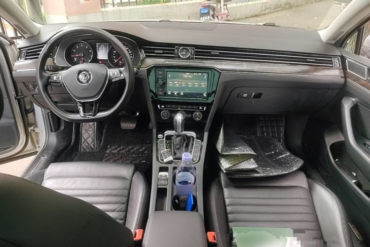 Used Volkswagen Magotan 2019 380TSI DSG Luxury Model China V Standard Center Console