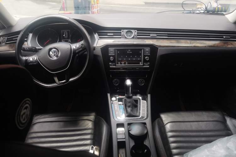 Used Volkswagen Magotan 2019 330TSI DSG Leading Model China VI Standard Center Console