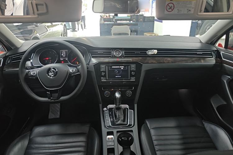 Used Volkswagen Magotan 2019 330TSI DSG Leading Model China VI Standard Center Console