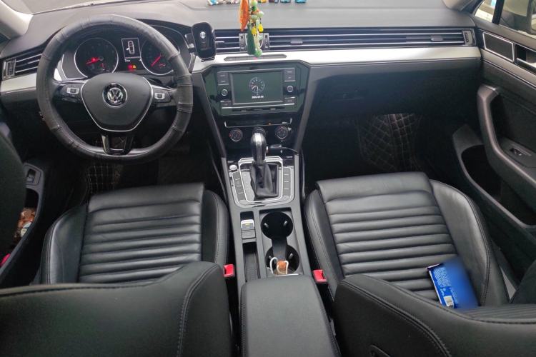 Used Volkswagen Magotan 2019 330TSI DSG Leading Edition China V Standard Center Console