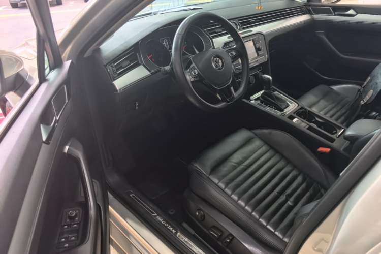 Used Volkswagen Magotan 2019 330TSI DSG Leading Model China VI Standard Driver Seat