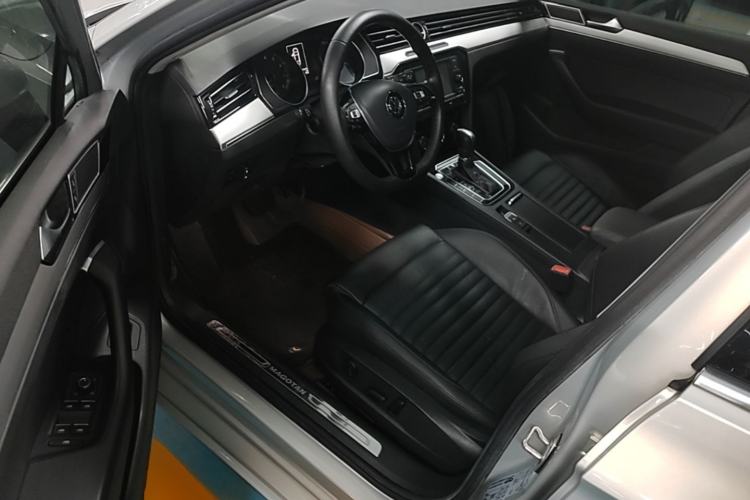 Used Volkswagen Magotan 2019 330TSI DSG Leading Edition China V Standard Driver Seat