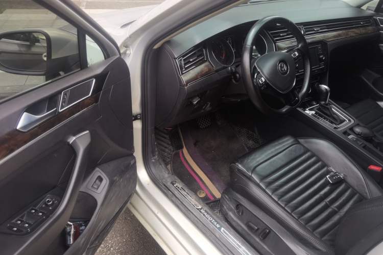 Used Volkswagen Magotan 2019 330TSI DSG Leading Model China VI Standard Driver Seat