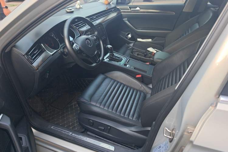 Used Volkswagen Magotan 2019 330TSI DSG Luxury Version China VI Standard Driver Seat