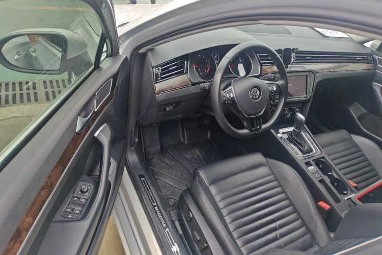 Used Volkswagen Magotan 2019 330TSI DSG Luxury Version China VI Standard Driver Seat