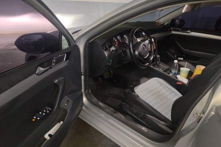 Used Volkswagen Magotan 2019 330TSI DSG Leading Model China VI Standard Driver Seat