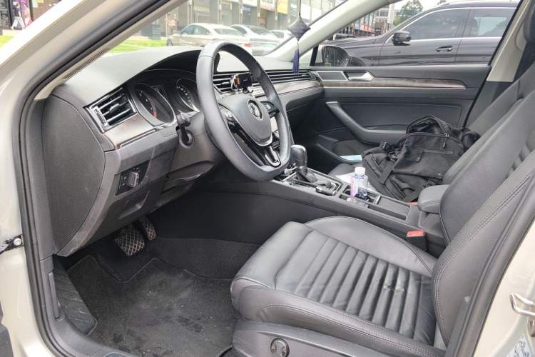 Used Volkswagen Magotan 2019 330TSI DSG Luxury Version China VI Standard Driver Seat