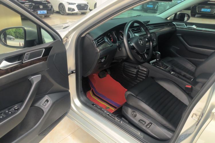 Used Volkswagen Magotan 2019 330TSI DSG Leading Model China VI Standard Driver Seat
