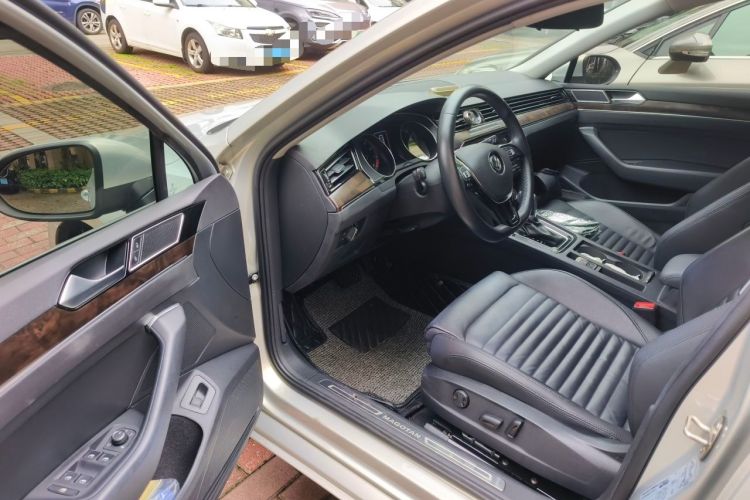 Used Volkswagen Magotan 2019 330TSI DSG Luxury Version China VI Standard Driver Seat