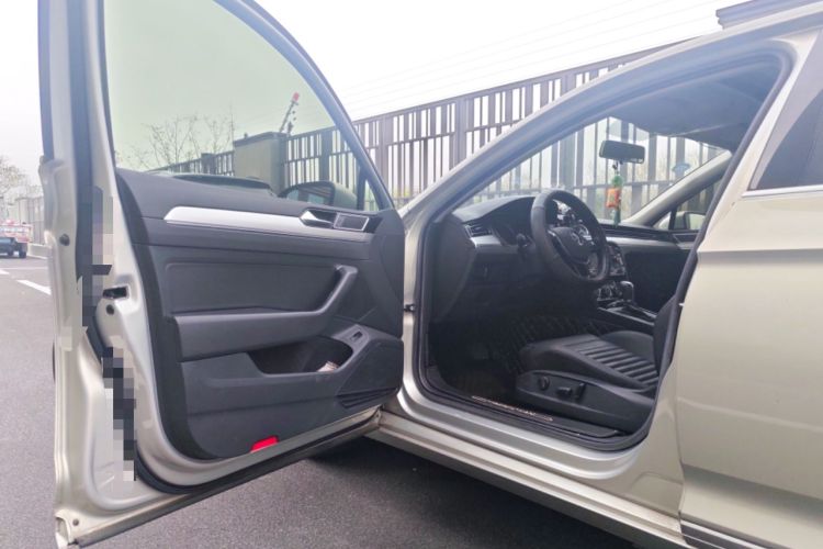 Used Volkswagen Magotan 2019 330TSI DSG Leading Edition China V Standard Driver Seat