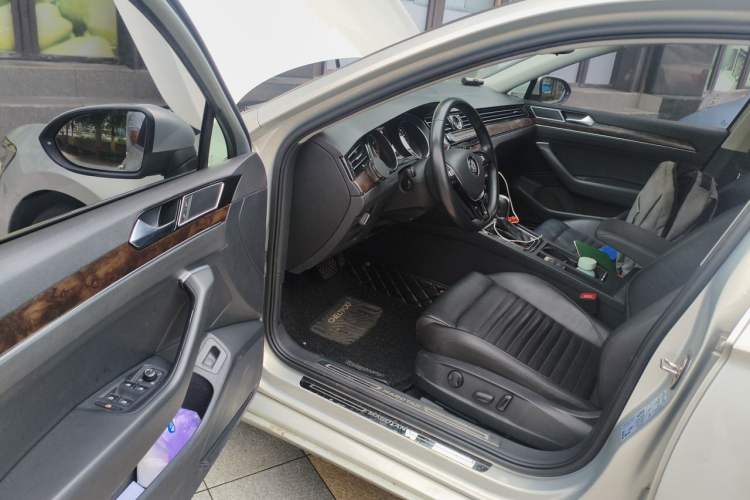 Used Volkswagen Magotan 2019 330TSI DSG Luxury Version China VI Standard Driver Seat