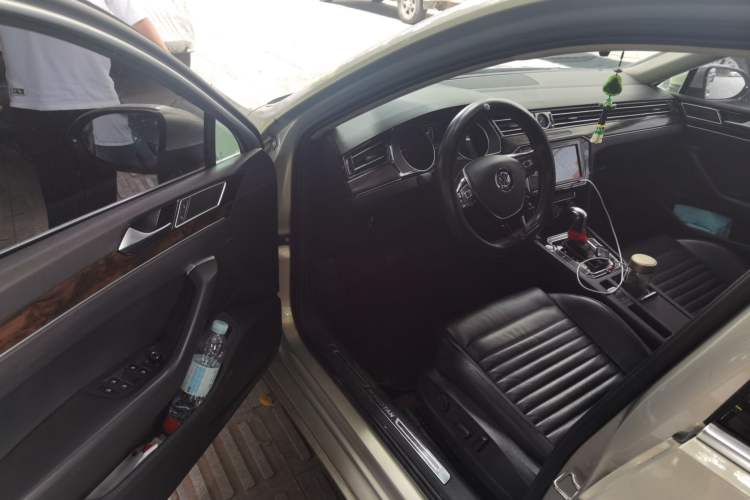 Used Volkswagen Magotan 2019 330TSI DSG Luxury Model China V Standard Driver Seat