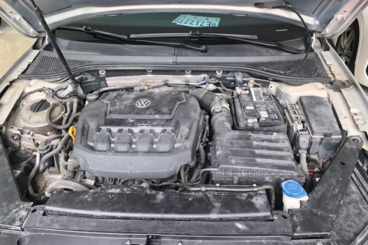 Used Volkswagen Magotan 2019 330TSI DSG Leading Model China VI Standard Engine Bay