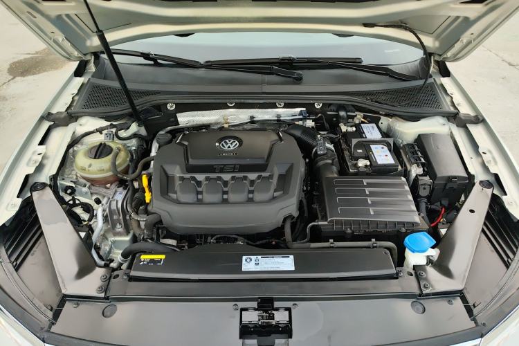 Used Volkswagen Magotan 2019 330TSI DSG Luxury Model China V Standard Engine Bay