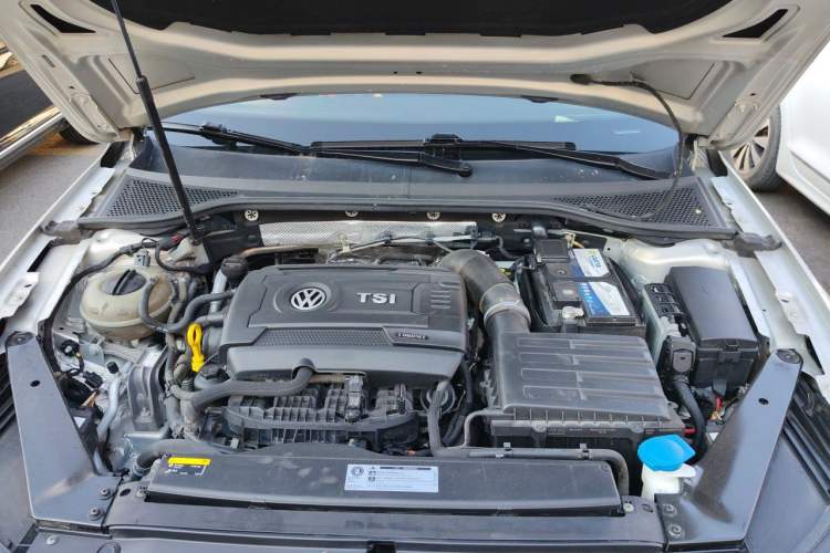 Used Volkswagen Magotan 2019 380TSI DSG Luxury Model China V Standard Engine Bay