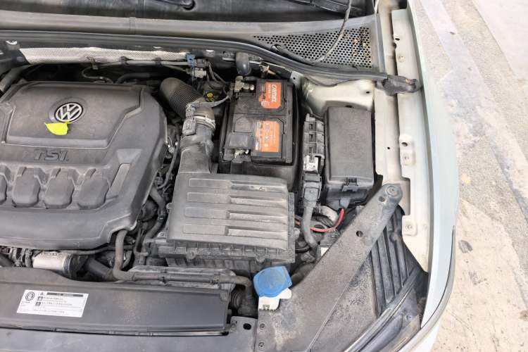 Used Volkswagen Magotan 2019 330TSI DSG Leading Model China VI Standard Engine Bay Left
