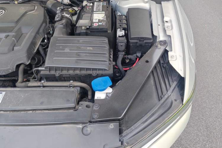 Used Volkswagen Magotan 2019 330TSI DSG Leading Edition China V Standard Engine Bay Left