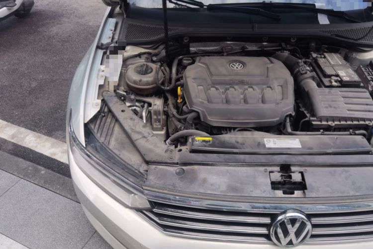 Used Volkswagen Magotan 2019 330TSI DSG Leading Model China VI Standard Engine Bay Right