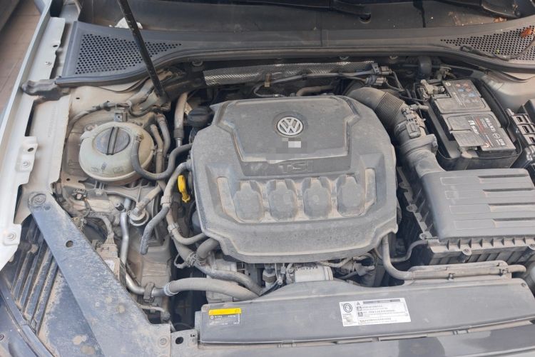 Used Volkswagen Magotan 2019 330TSI DSG Luxury Version China VI Standard Engine Bay Right