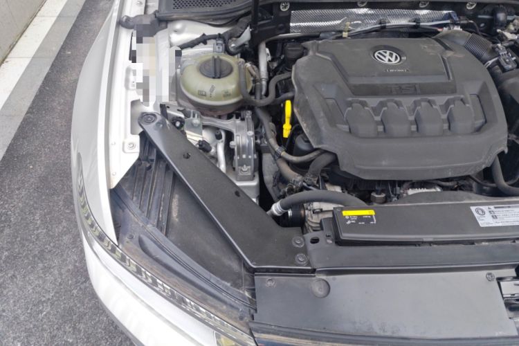 Used Volkswagen Magotan 2019 330TSI DSG Leading Edition China V Standard Engine Bay Right