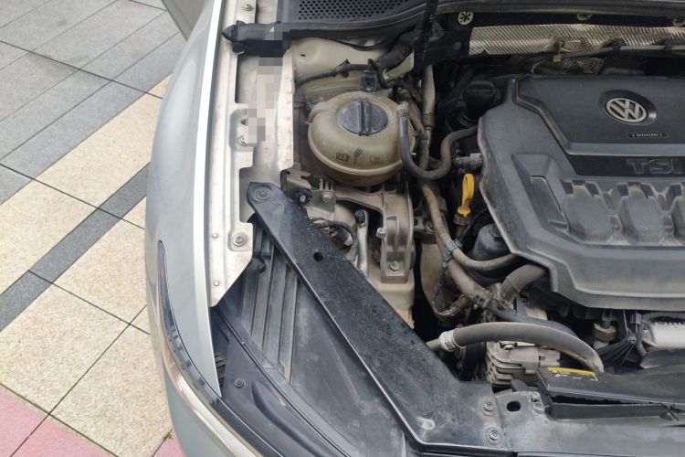 Used Volkswagen Magotan 2019 330TSI DSG Luxury Version China VI Standard Engine Bay Right