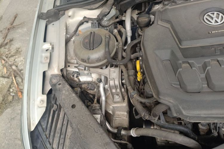 Used Volkswagen Magotan 2019 330TSI DSG Leading Edition China V Standard Engine Bay Right