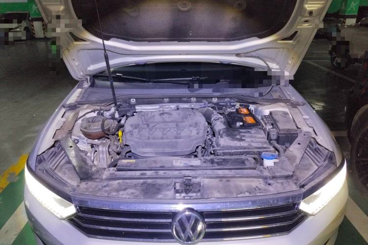 Used Volkswagen Magotan 2019 330TSI DSG Luxury Model China V Standard Engine Bay