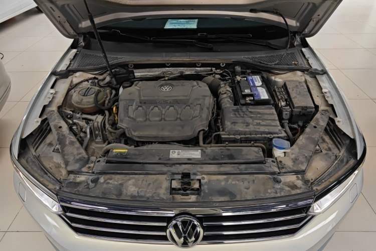 Used Volkswagen Magotan 2019 330TSI DSG Luxury Model China V Standard Engine Bay