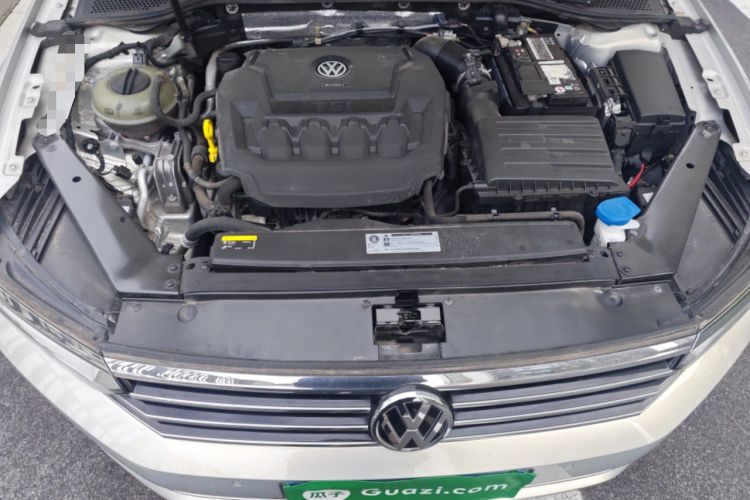 Used Volkswagen Magotan 2019 330TSI DSG Leading Edition China V Standard Engine Bay