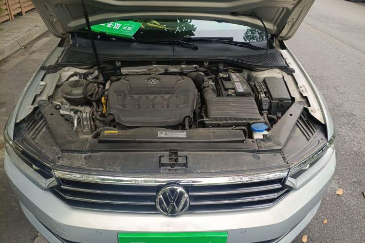Used Volkswagen Magotan 2019 330TSI DSG Leading Edition China V Standard Engine Bay
