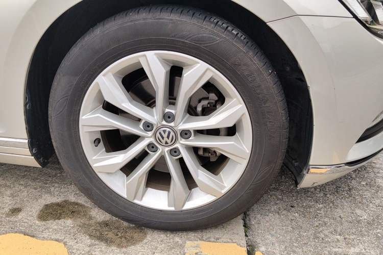 Used Volkswagen Magotan 2019 330TSI DSG Luxury Version China VI Standard Exterior 1