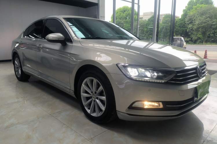 Used Volkswagen Magotan 2019 330TSI DSG Leading Model China VI Standard Exterior 1